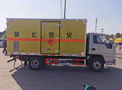 大英爆破器材运输车